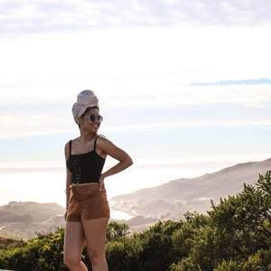 Meet your Posher, Nia